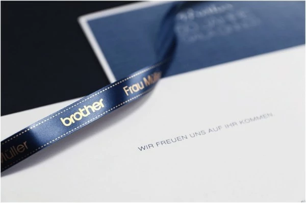 Druckerpatronen, Druckerzubehör Brother TZE-RN34 Textilband (12mm) Marineblau/gold 2 Druckerpatronen, Druckerzubehör Brother TZE-RN34 Textilband (12mm) Marineblau/gold – Bild 2